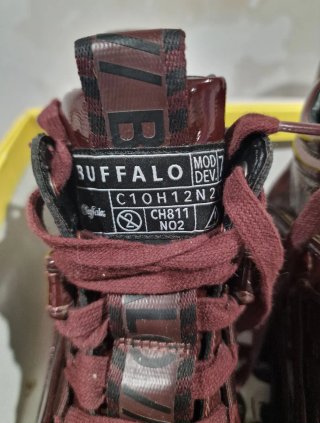 Botas Buffalo plataforma en su caja 37