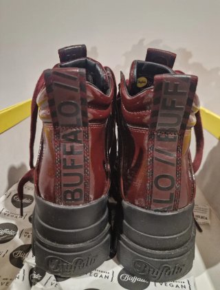 Botas Buffalo plataforma en su caja 37