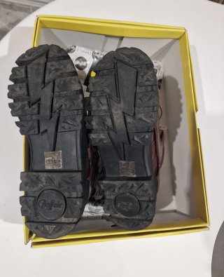 Botas Buffalo plataforma en su caja 37