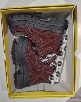 Botas Buffalo plataforma en su caja 37