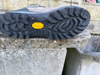 Scarponi Garmont escursionismo risuolati