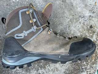 Scarponi Garmont escursionismo risuolati