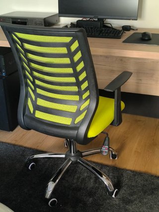 Silla de oficina ergonómica verde