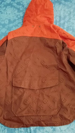 Conjunto Louis Vuitton Marrón y Naranja