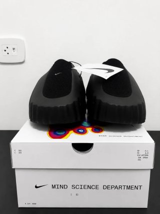 Nike Mind 001