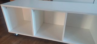 Banco zapatero blanco con ruedas