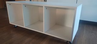 Banco zapatero blanco con ruedas