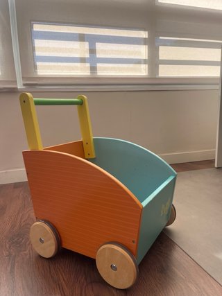 Carrito corre pasillos de madera para bebés