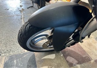 Scooter Peugeot Ludix 50 Grigio e nero
