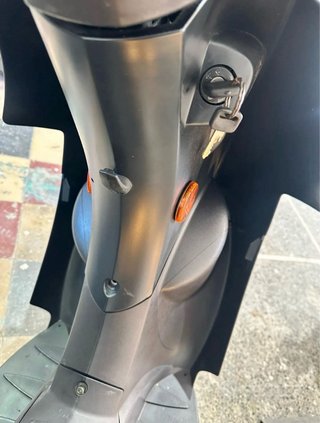 Scooter Peugeot Ludix 50 Grigio e nero