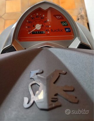 Scooter Peugeot Ludix 50 Grigio e nero