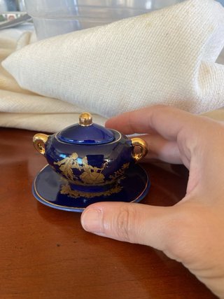 Collezione di 43 zuppiere in miniatura in porcellana