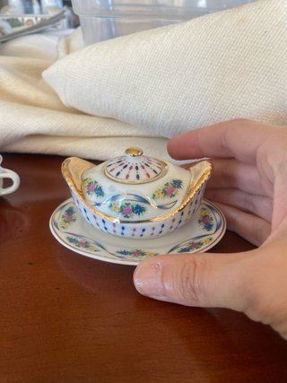 Collezione di 43 zuppiere in miniatura in porcellana