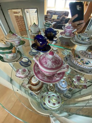 Collezione di 43 zuppiere in miniatura in porcellana