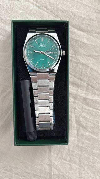 Reloj Pelvini con esfera verde
