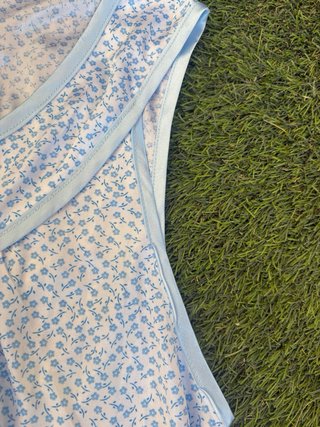 Camisón estampado floral azul y blanco