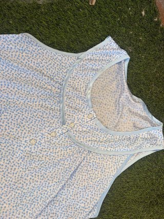 Camisón estampado floral azul y blanco