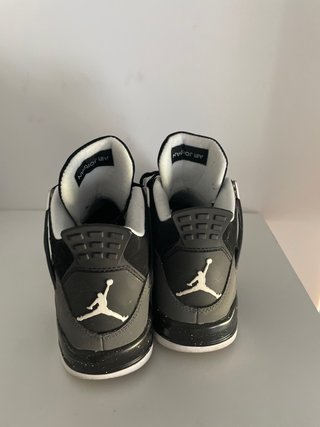 Jordan 4 Negro Gris