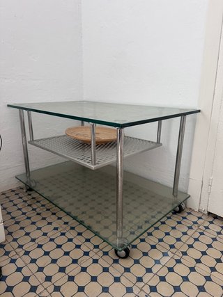 Mesa auxiliar metal y vidrio
