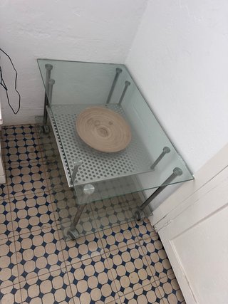 Mesa auxiliar metal y vidrio