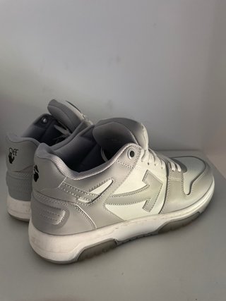 Zapatillas Off-White grises y blancas