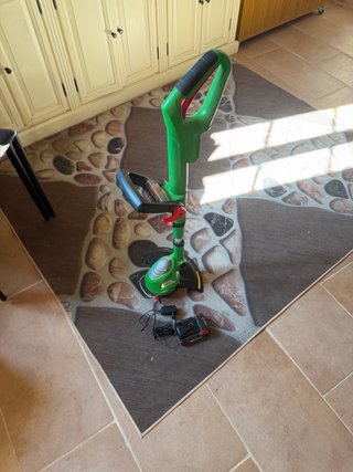 Desbrozadora eléctrica FloraBest con batería