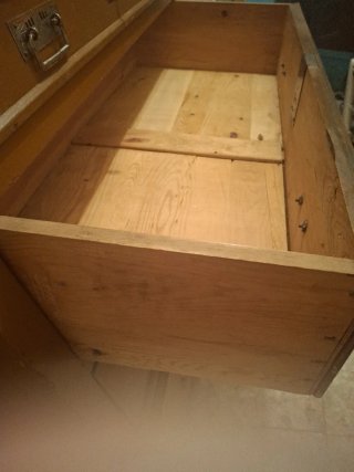 Cómoda antigua madera maciza herrajes dorados