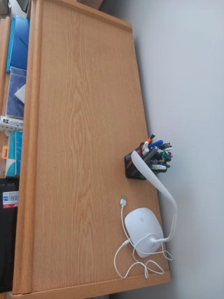 Scrivania per bambini in legno. Perfetto stato.