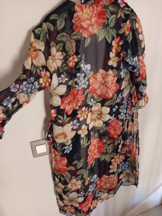 Blusón Zara Talla XS amplio.Estampado Floral