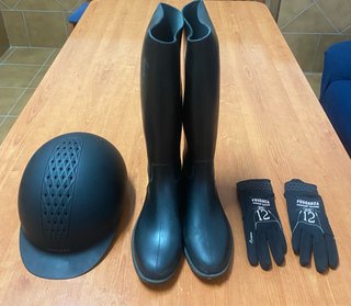 Casco 56, Botas 40 y Guantes Equitación
