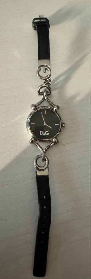 Relojes variados de diferentes marcas.