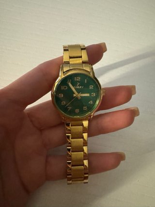 Relojes variados de diferentes marcas.