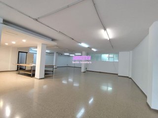 Local comercial en alquiler en Montigalà -Sant Crist en Badalona