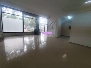 Local comercial en alquiler en Montigalà -Sant Crist en Badalona