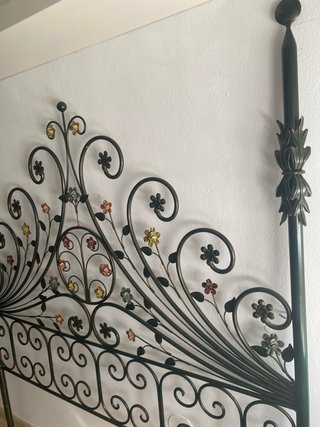 Testata in ferro battuto con fiori in ferro