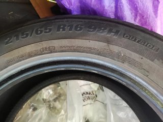 Un Neumático Kumho 215/65 R16 98H