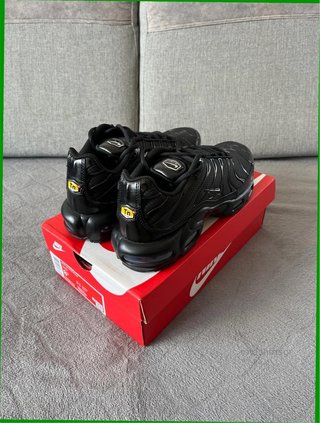 Nike Air Max Plus Triple Black Talla 37.5