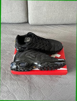 Nike Air Max Plus Triple Black Talla 37.5