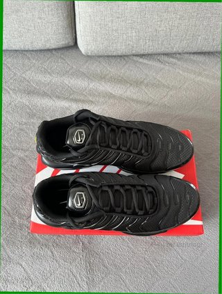 Nike Air Max Plus Triple Black Talla 37.5