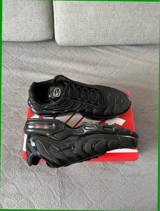 Nike Air Max Plus Triple Black Talla 37.5