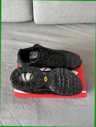 Nike Air Max Plus Triple Black Talla 37.5