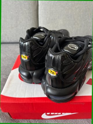 Nike Air Max Plus Triple Black Talla 37.5