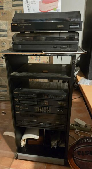 Set audio Akai e Sony con due giradischi