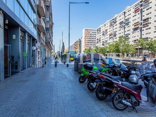 Oficina en alquiler en La Bordeta en Barcelona