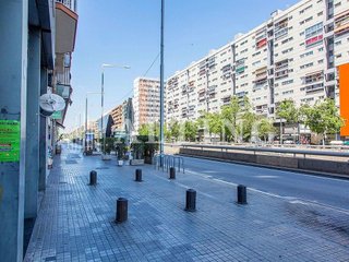Oficina en alquiler en La Bordeta en Barcelona