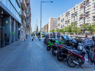 Oficina en alquiler en La Bordeta en Barcelona