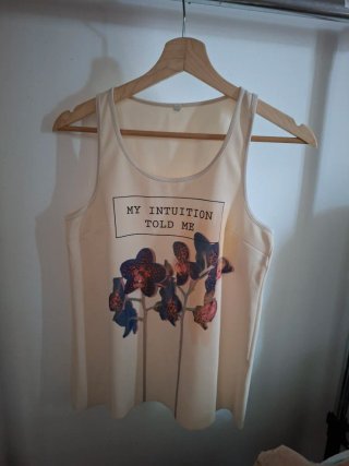 Camiseta sin mangas con flores