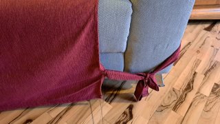 Copridivano rosso in velluto a coste impermeabile