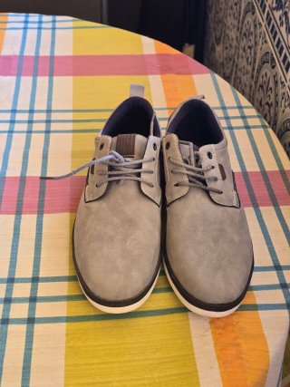 Zapatos casuales grises