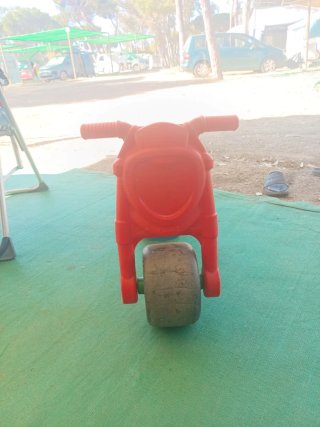 Moto de bebé roja